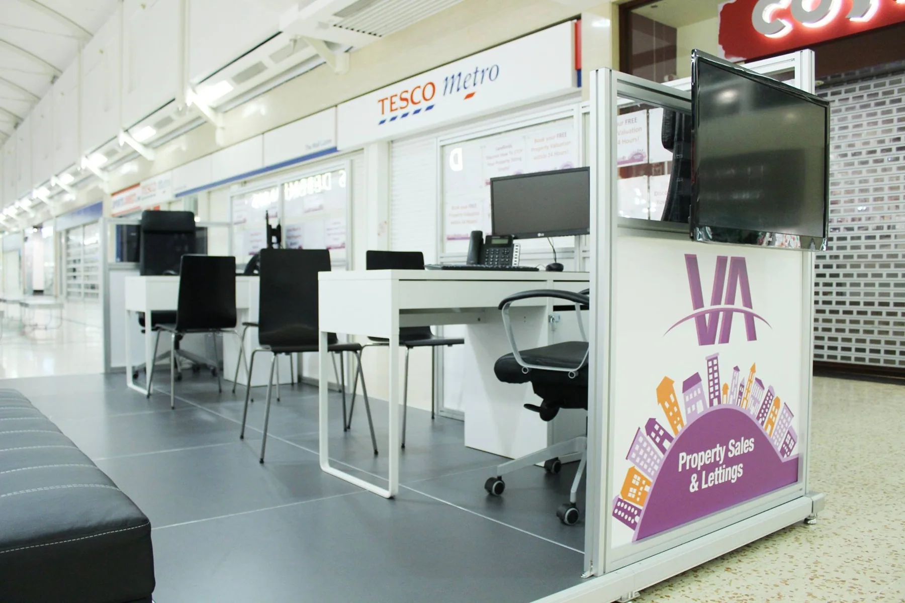 VA pop-up office — desks, screens and customer seating